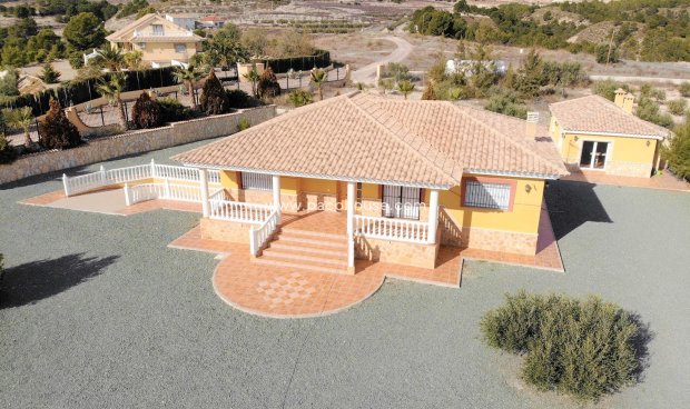 Resale - Villa -
La Parroquia