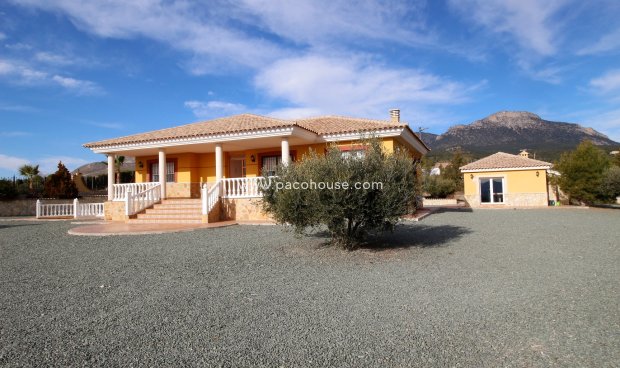 Resale - Villa -
La Parroquia