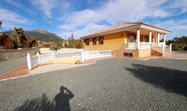 Resale - Villa -
La Parroquia