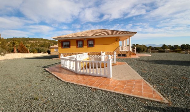 Resale - Villa -
La Parroquia
