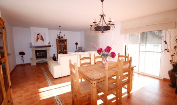 Resale - Villa -
La Parroquia