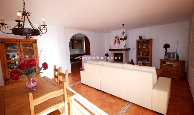 Resale - Villa -
La Parroquia