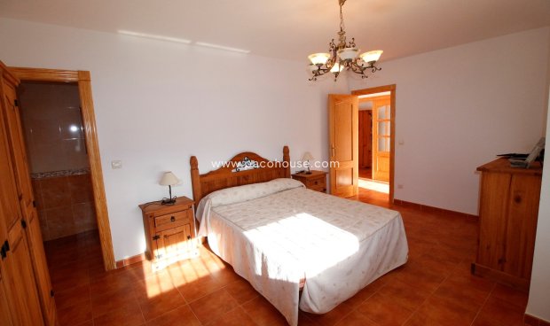 Resale - Villa -
La Parroquia