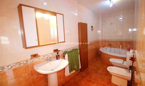 Resale - Villa -
La Parroquia