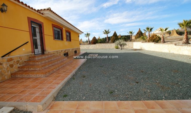 Resale - Villa -
La Parroquia
