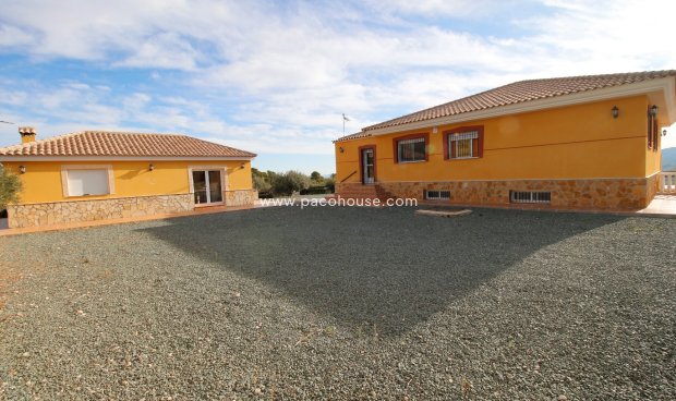 Resale - Villa -
La Parroquia