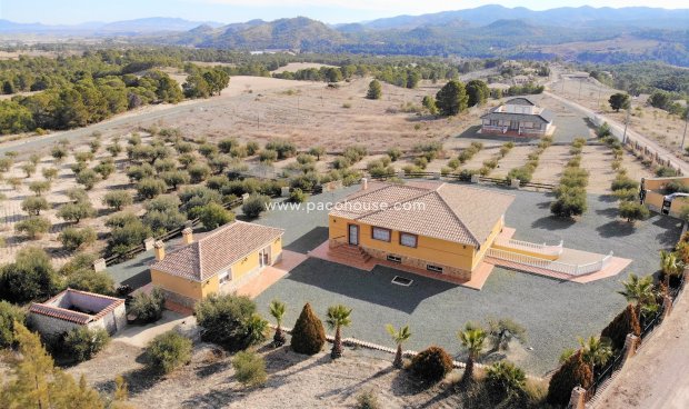 Resale - Villa -
La Parroquia