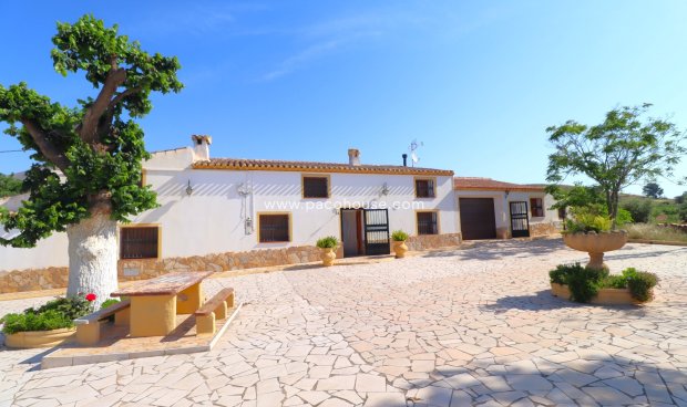 Resale - Cortijo -
Velez-Rubio