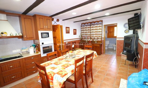 Resale - Cortijo -
Velez-Rubio