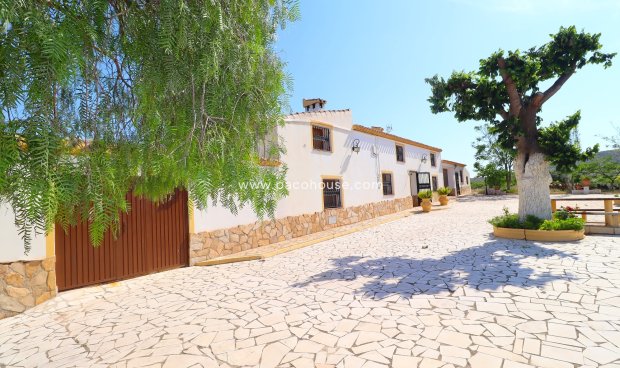 Resale - Cortijo -
Velez-Rubio