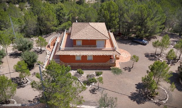 Reventa - Villa -
La Parroquia