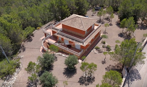 Reventa - Villa -
La Parroquia