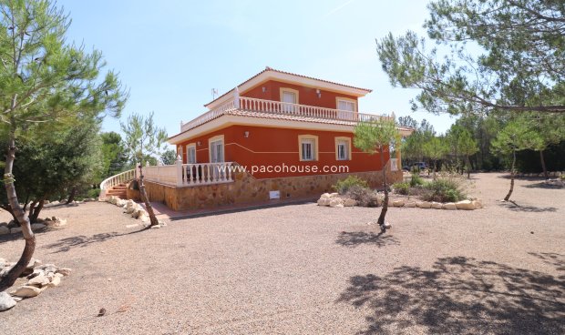 Reventa - Villa -
La Parroquia