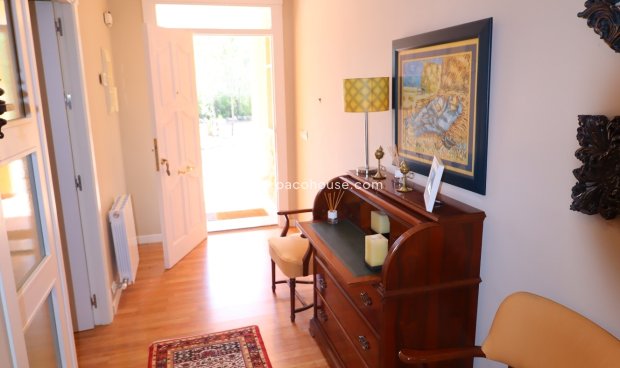 Reventa - Villa -
La Parroquia