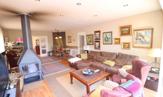 Reventa - Villa -
La Parroquia