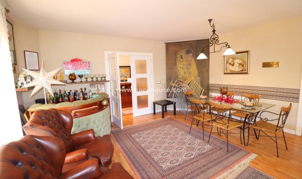 Reventa - Villa -
La Parroquia