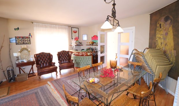 Reventa - Villa -
La Parroquia