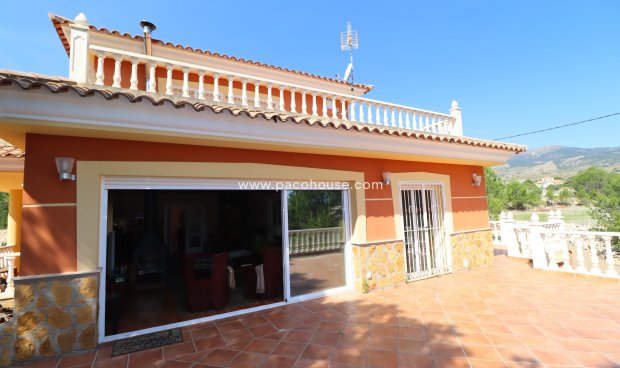 Reventa - Villa -
La Parroquia