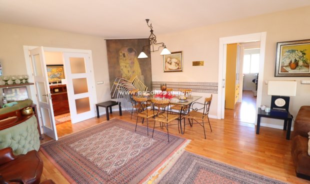 Reventa - Villa -
La Parroquia