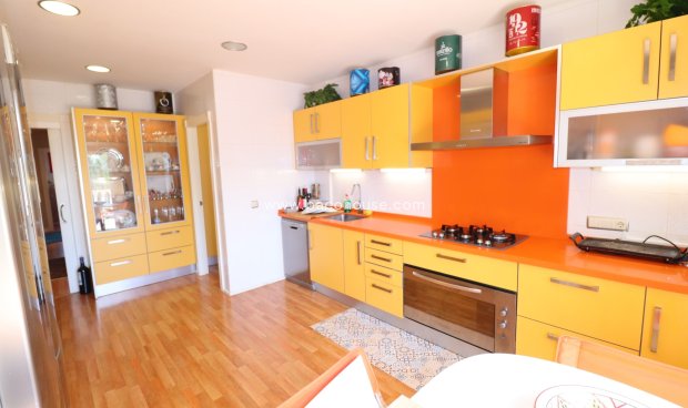 Reventa - Villa -
La Parroquia