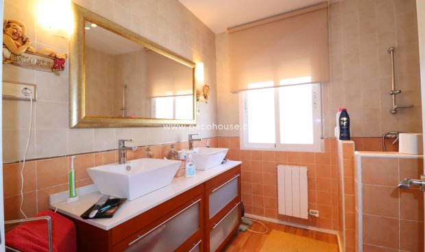 Reventa - Villa -
La Parroquia