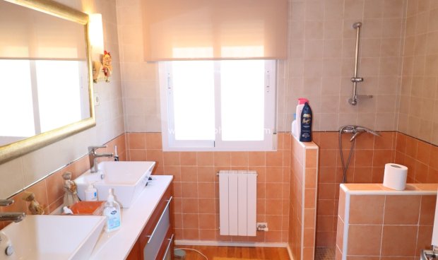 Reventa - Villa -
La Parroquia