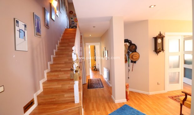 Reventa - Villa -
La Parroquia