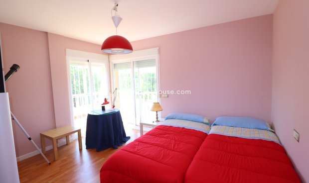 Reventa - Villa -
La Parroquia