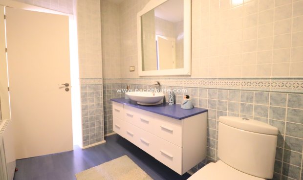 Reventa - Villa -
La Parroquia