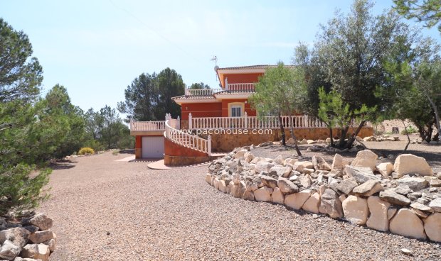 Reventa - Villa -
La Parroquia