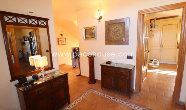 Resale - Villa -
Purias