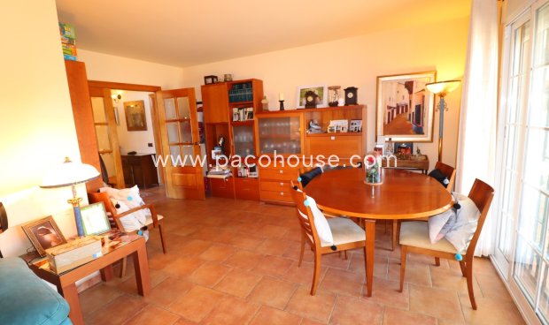 Resale - Villa -
Purias