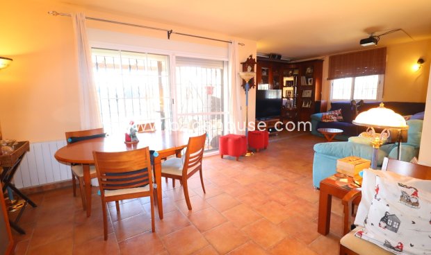 Resale - Villa -
Purias