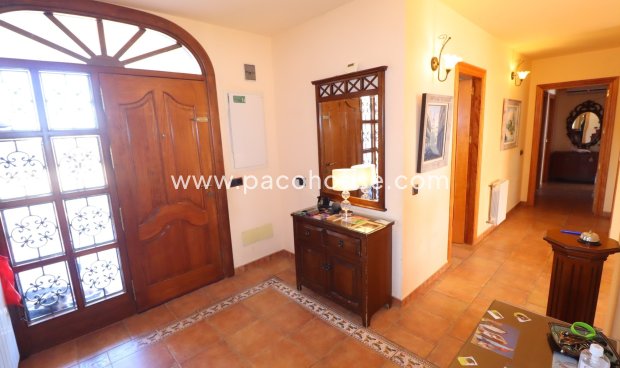 Resale - Villa -
Purias