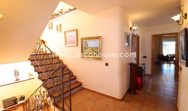 Resale - Villa -
Purias