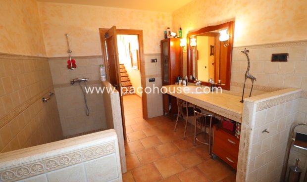 Resale - Villa -
Purias