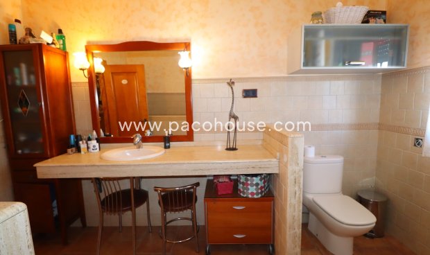 Resale - Villa -
Purias