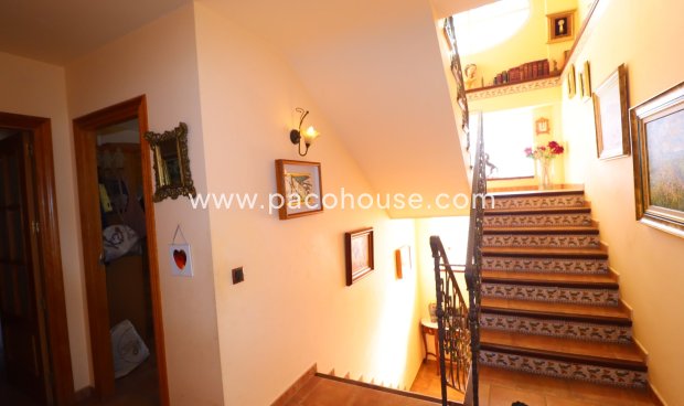 Resale - Villa -
Purias