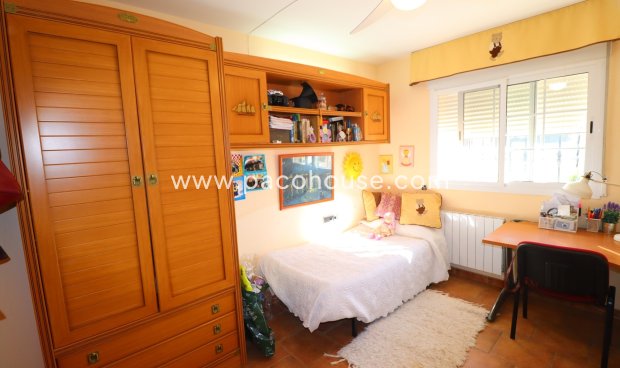 Resale - Villa -
Purias