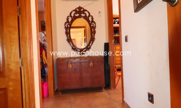 Resale - Villa -
Purias