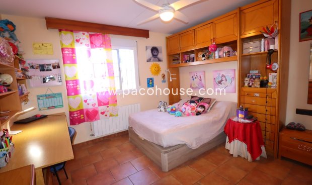 Resale - Villa -
Purias