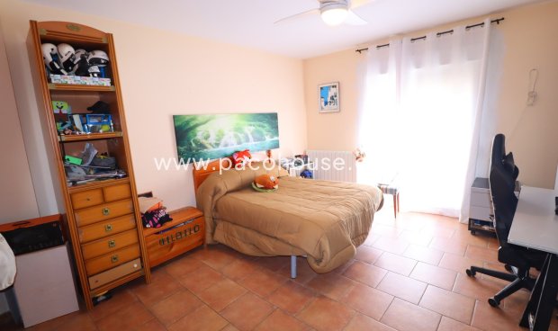 Resale - Villa -
Purias