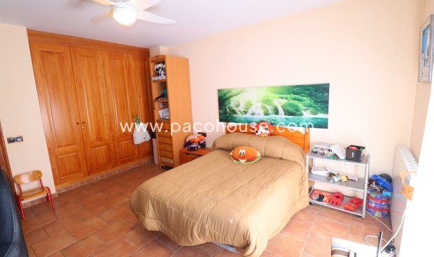 Resale - Villa -
Purias