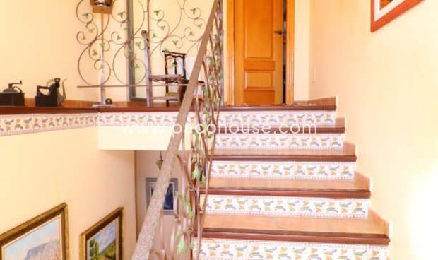 Resale - Villa -
Purias