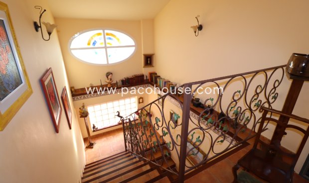 Resale - Villa -
Purias