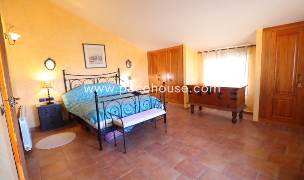 Resale - Villa -
Purias