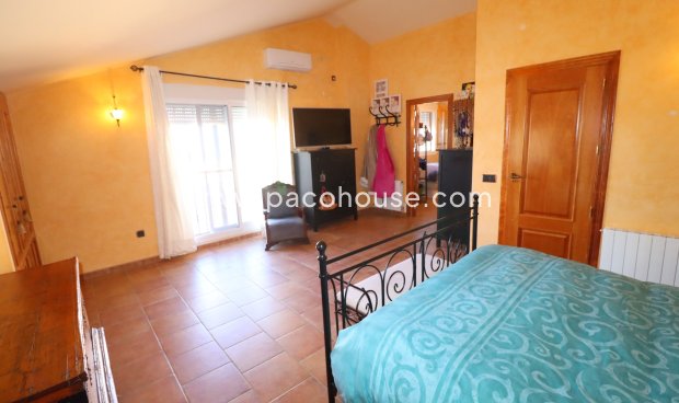 Resale - Villa -
Purias