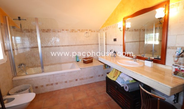 Resale - Villa -
Purias