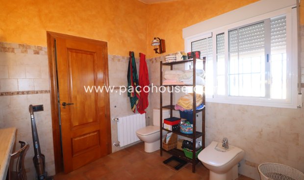 Resale - Villa -
Purias