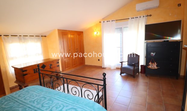 Resale - Villa -
Purias